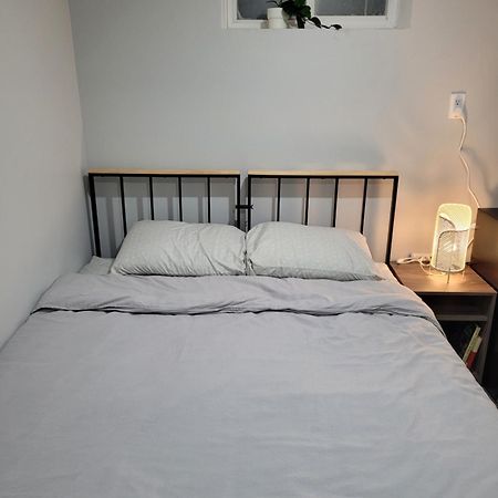 Guest House Basement - Master Bedrooms In Bayview Village Toronto Exterior photo