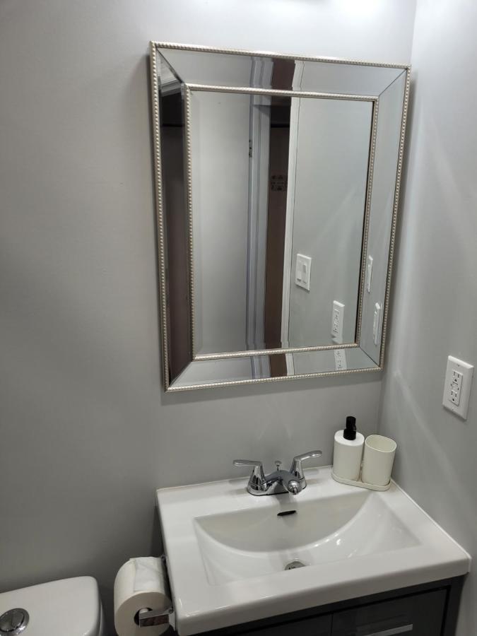 Guest House Basement - Master Bedrooms In Bayview Village Toronto Exterior photo