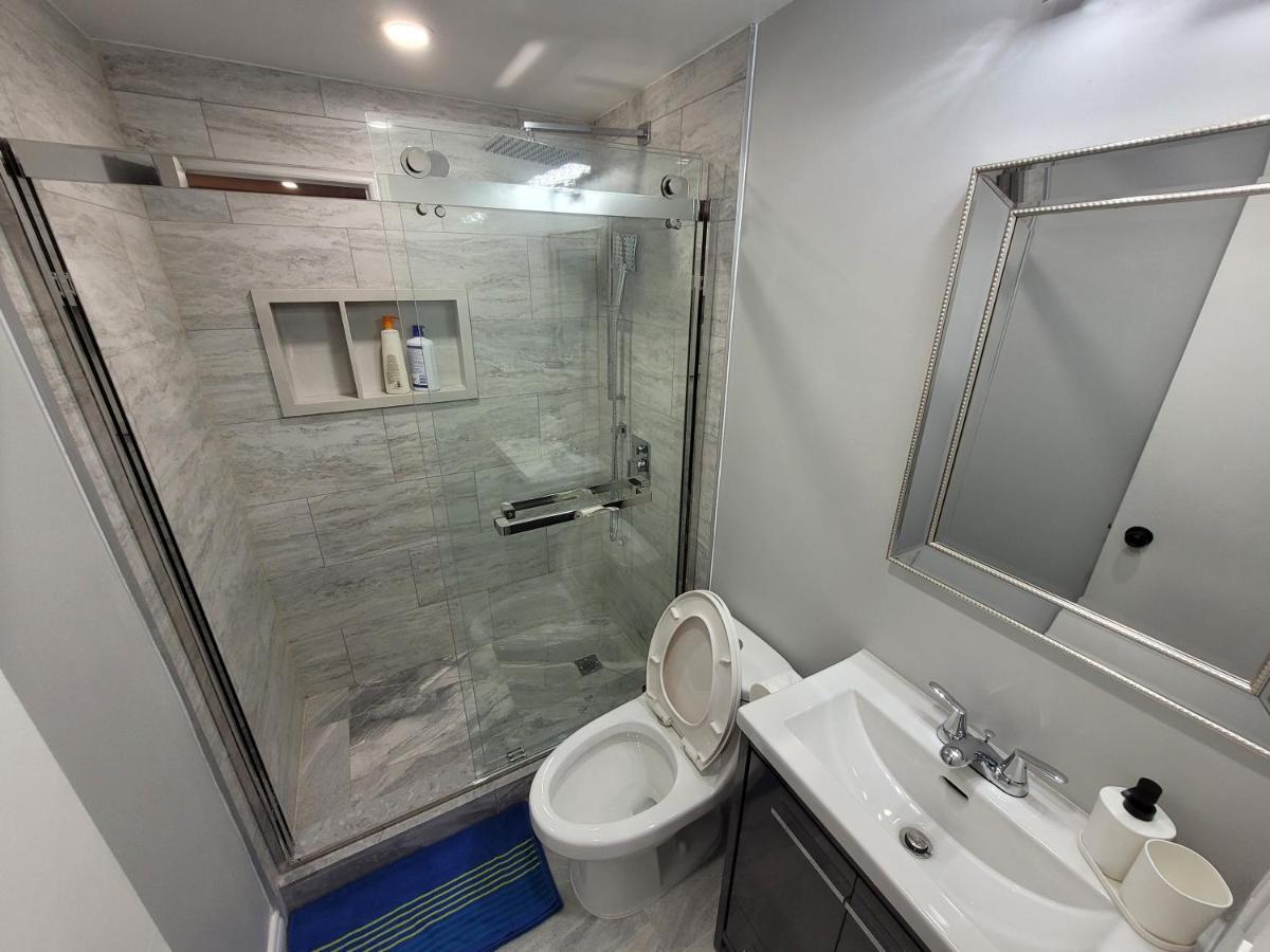 Guest House Basement - Master Bedrooms In Bayview Village Toronto Exterior photo