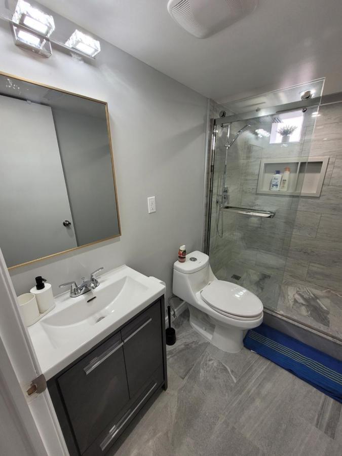 Guest House Basement - Master Bedrooms In Bayview Village Toronto Exterior photo